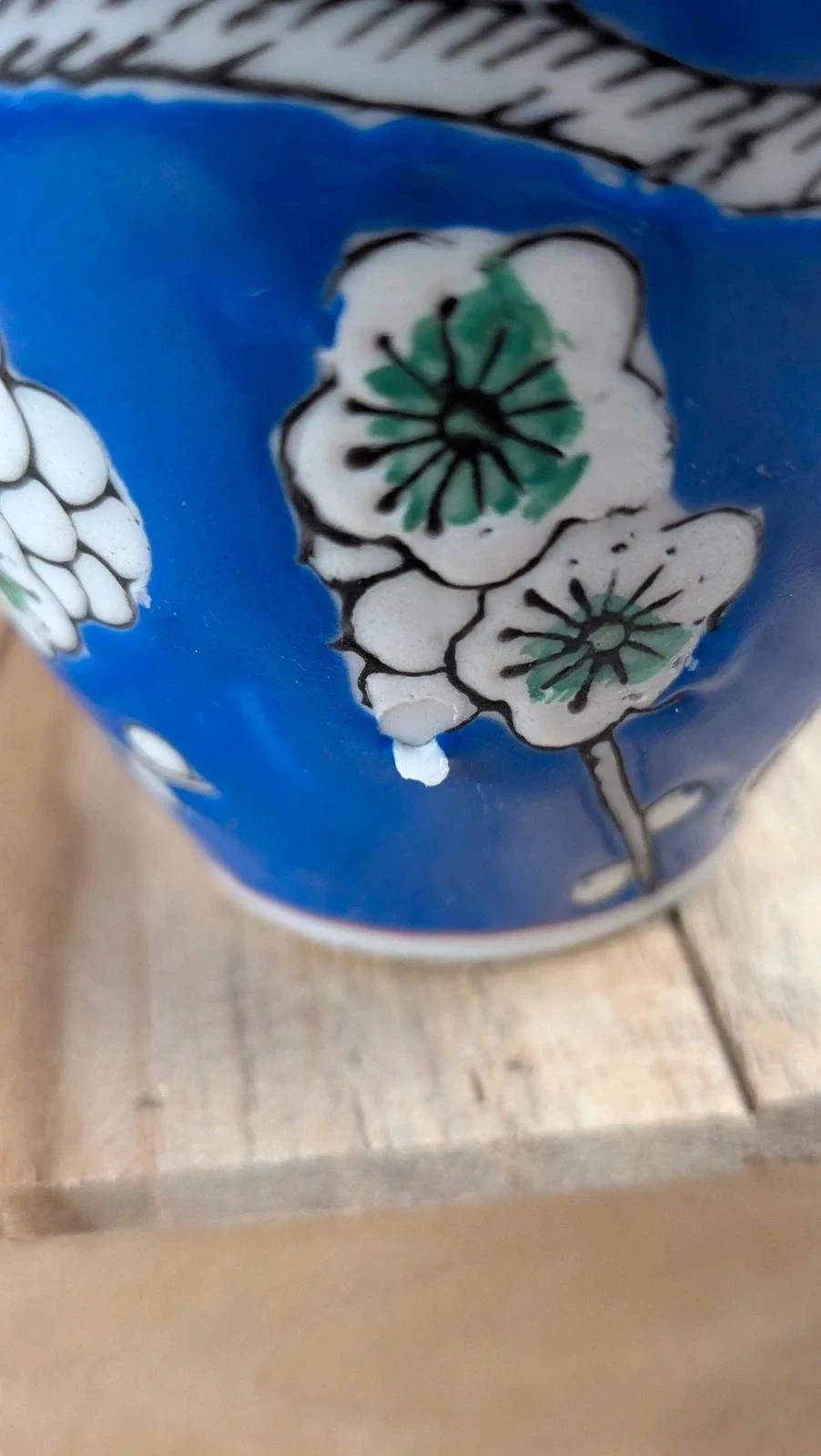 Pequeno vaso chinês azul com decoração de flores de cerejeira – photo 3